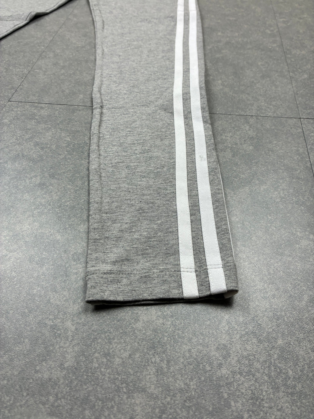 Leggings Adidas grigio con righe bianche - Taglia XS