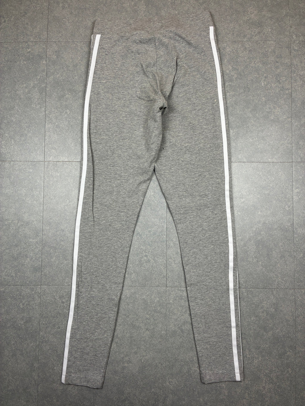 Leggings Adidas grigio con righe bianche - Taglia XS