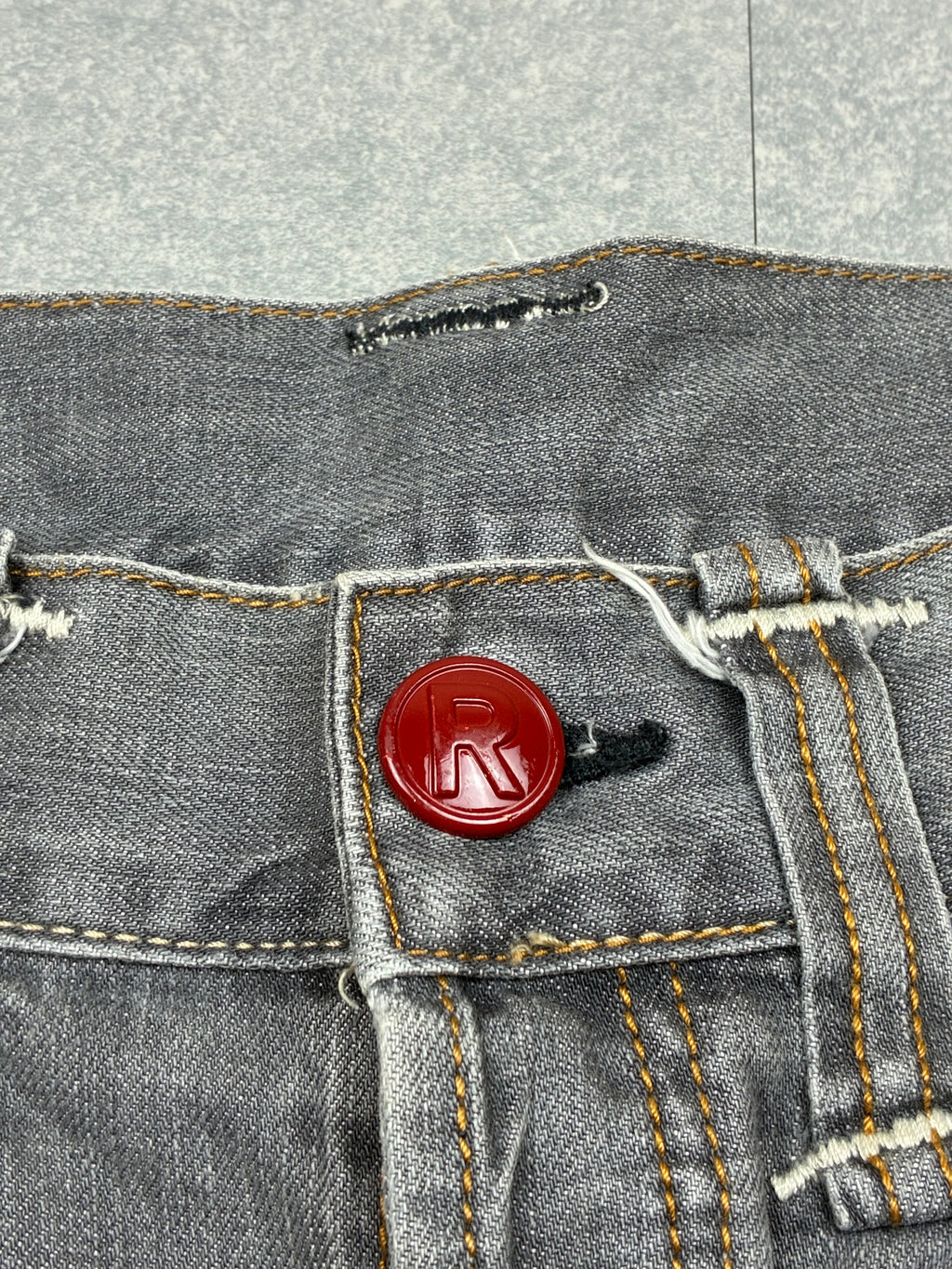 Levi’s R Edition — Jeans Vintage Grigio Sfumato (Raro)