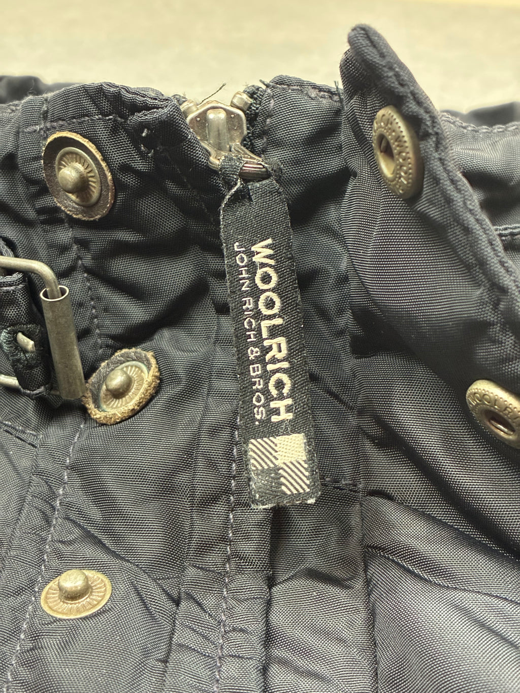 Woolrich John Rich & Bros — Giaccone tecnico Thermolite regolabile, colore nero.