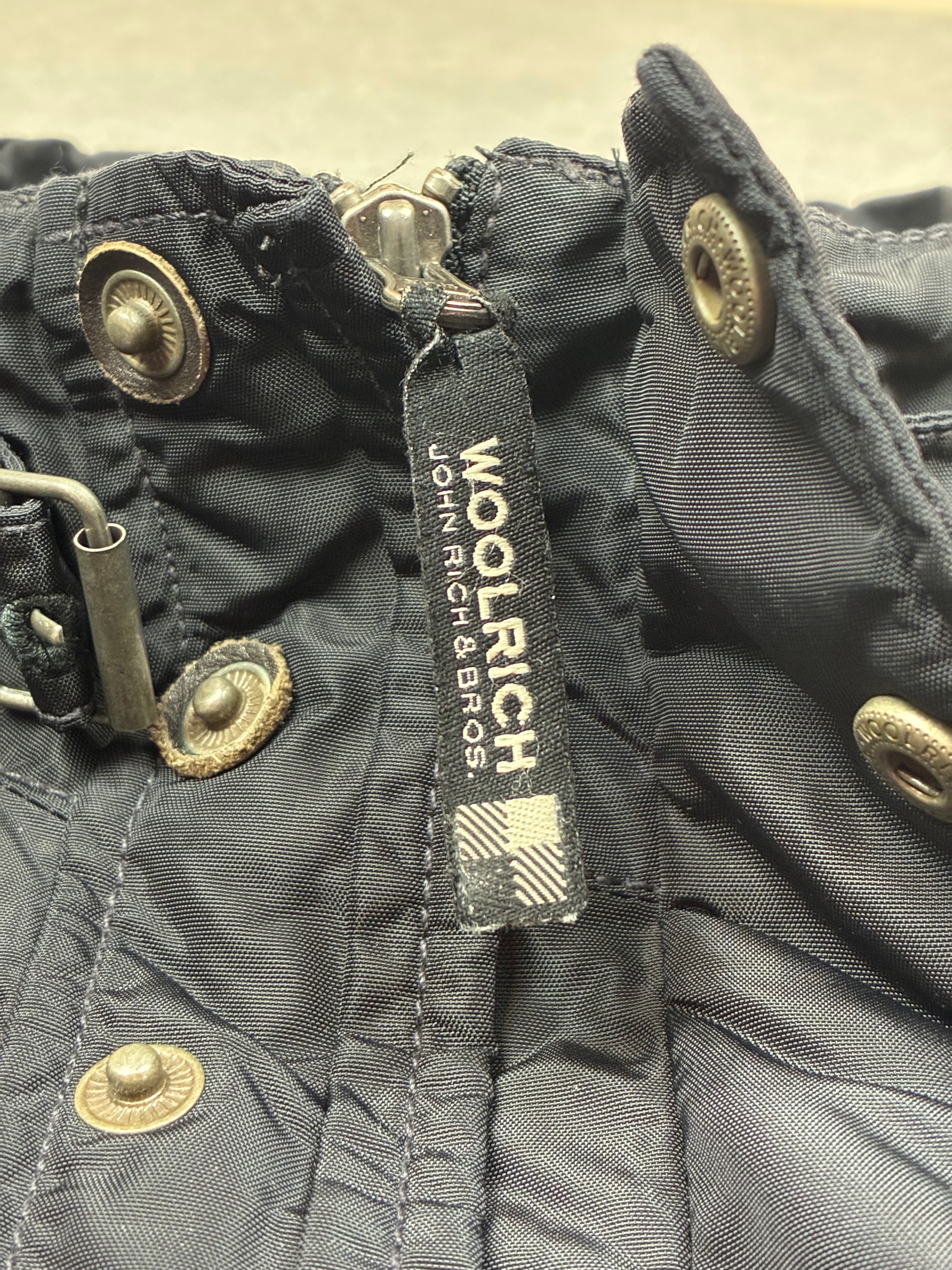 Woolrich John Rich & Bros — Giaccone tecnico Thermolite regolabile, colore nero.