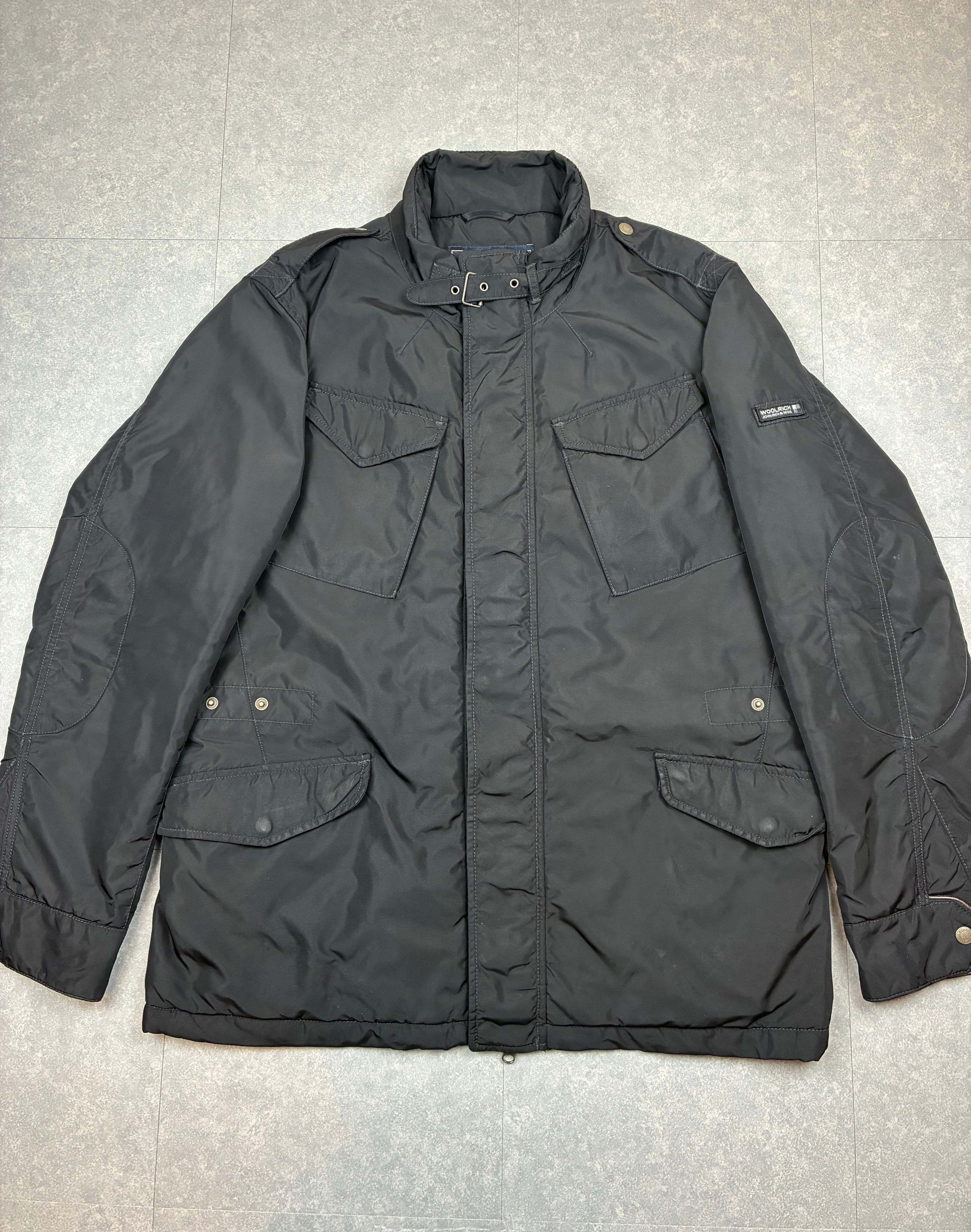 Woolrich John Rich & Bros — Giaccone tecnico Thermolite regolabile, colore nero.