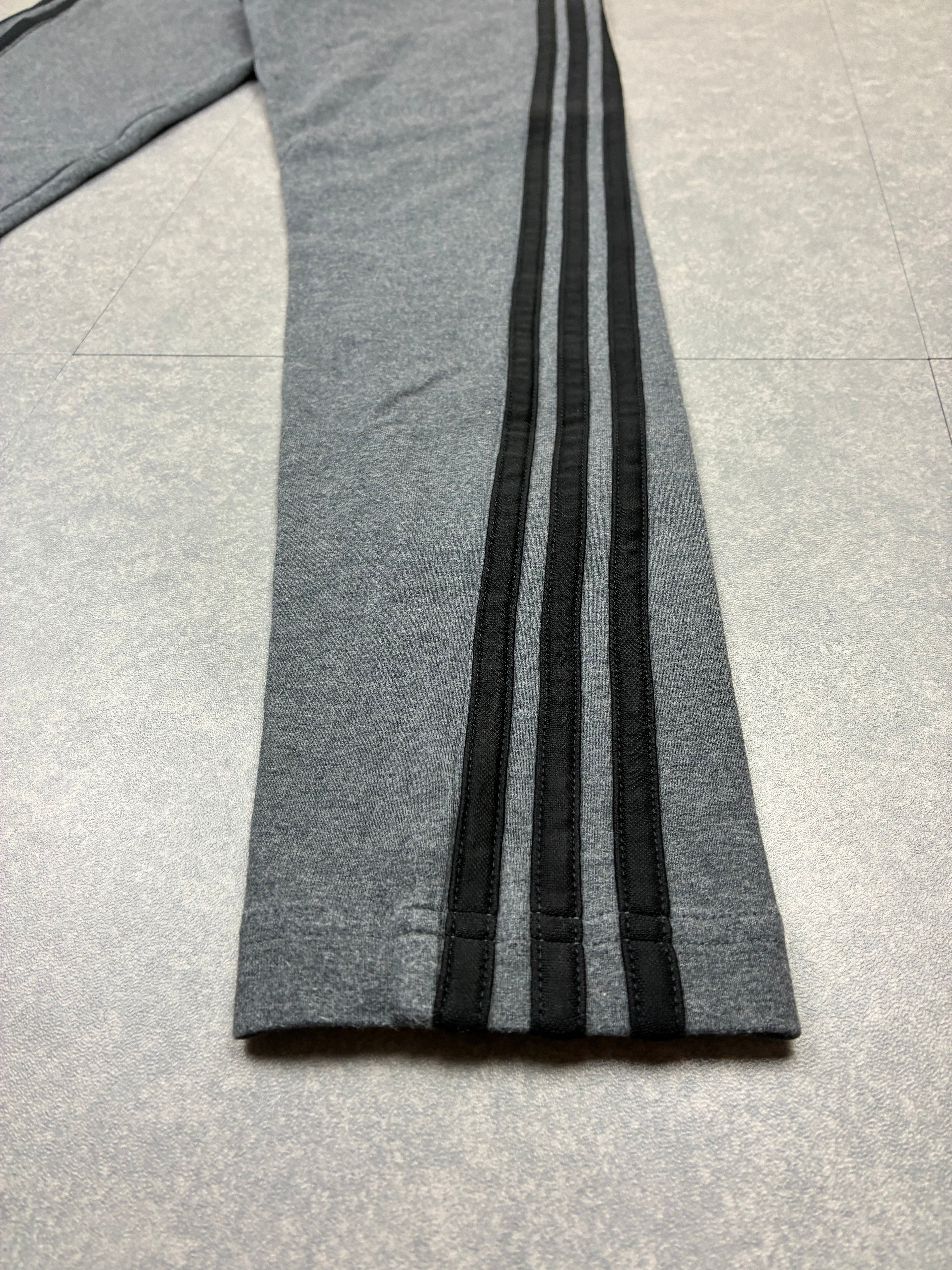 Leggings Adidas grigio scuro con linee nere - Taglia S