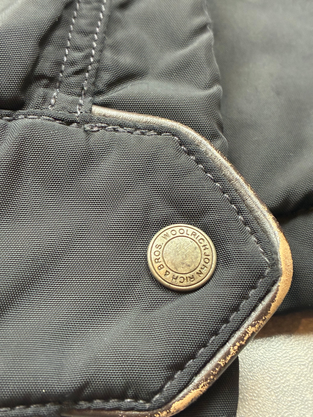 Woolrich John Rich & Bros — Giaccone tecnico Thermolite regolabile, colore nero.