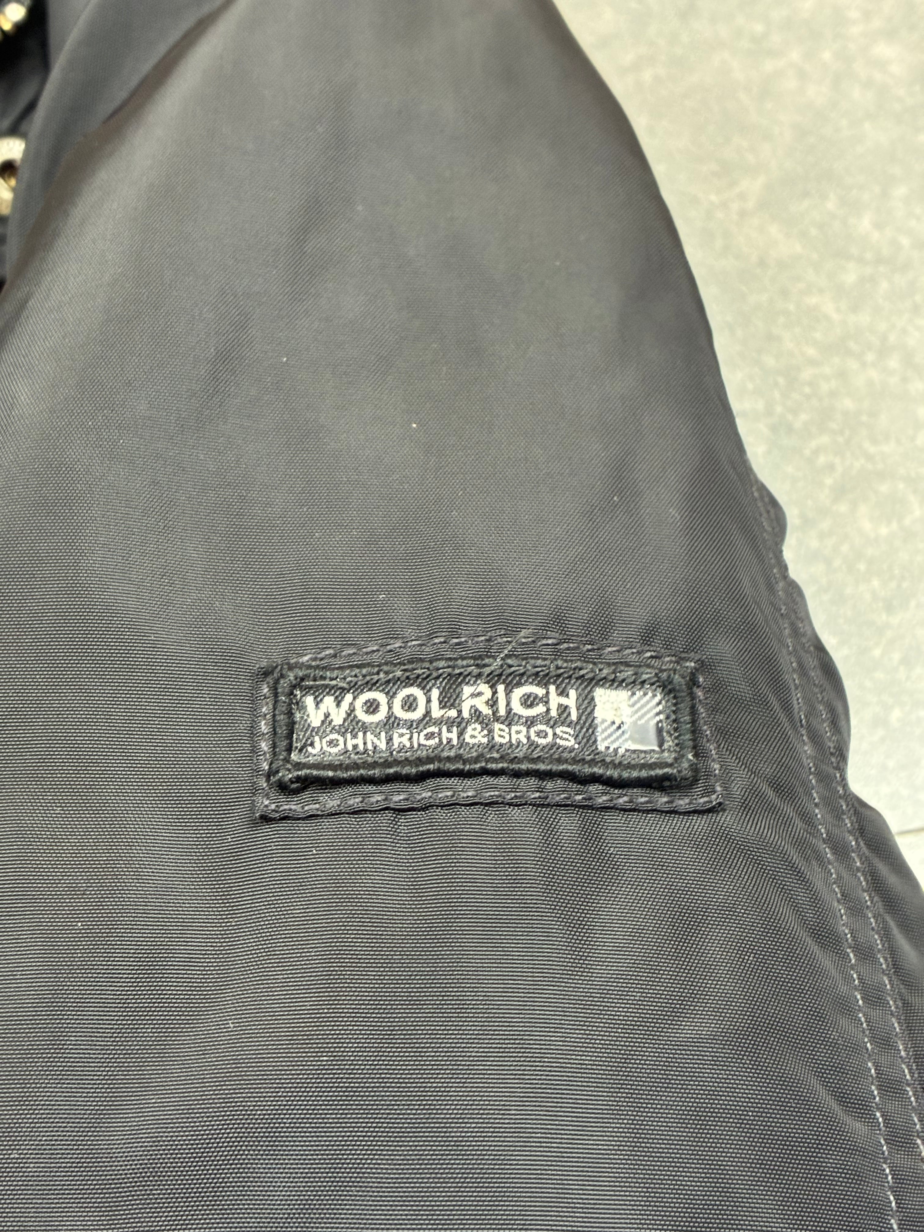 Woolrich John Rich & Bros — Giaccone tecnico Thermolite regolabile, colore nero.