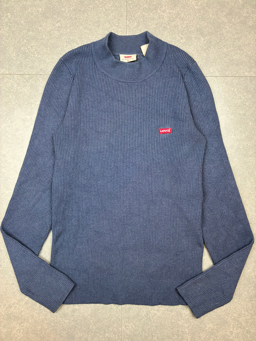 Maglione Levi’s® blu navy a coste con logo rosso — taglia XS
