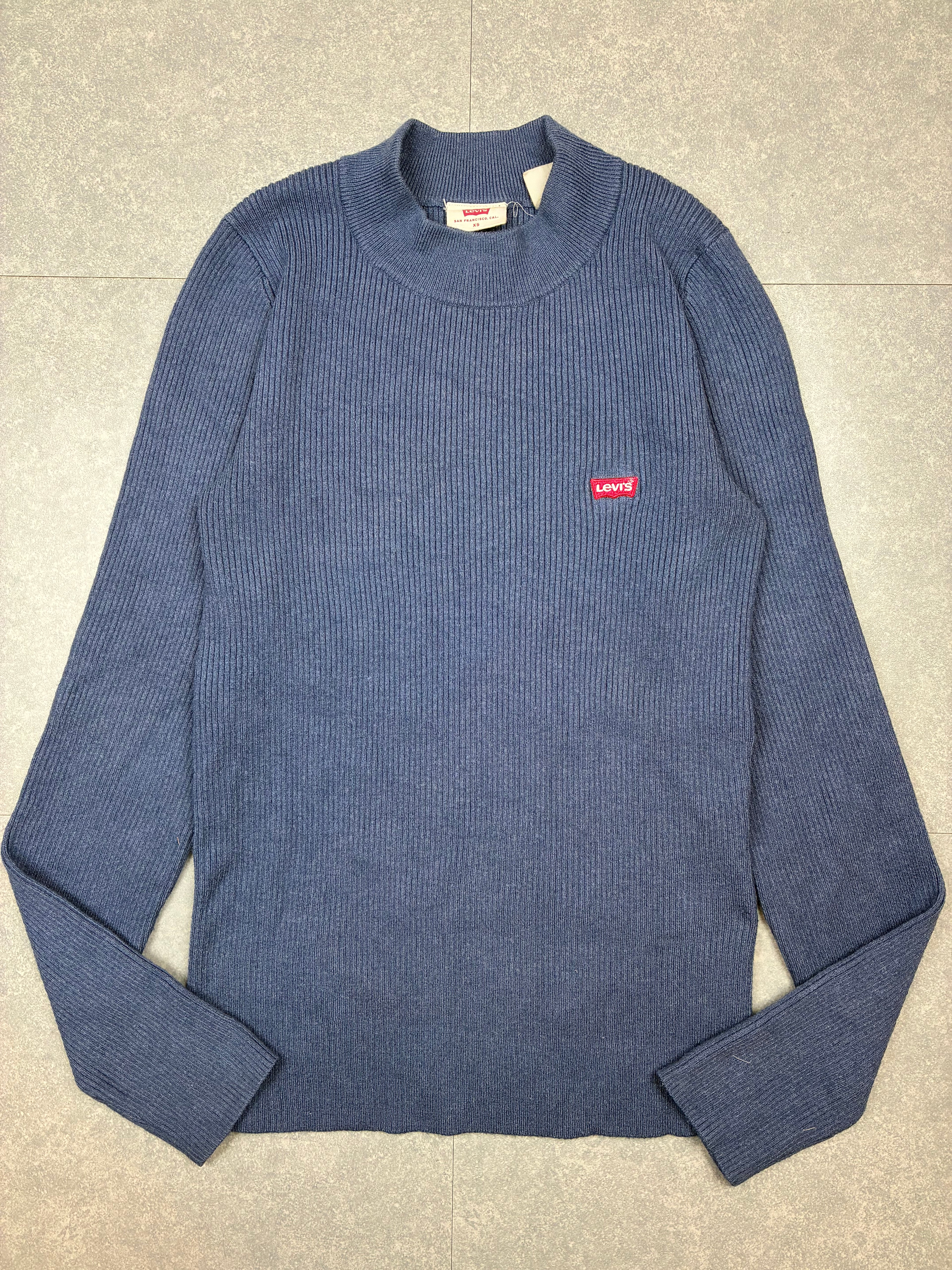 Maglione Levi’s® blu navy a coste con logo rosso — taglia XS