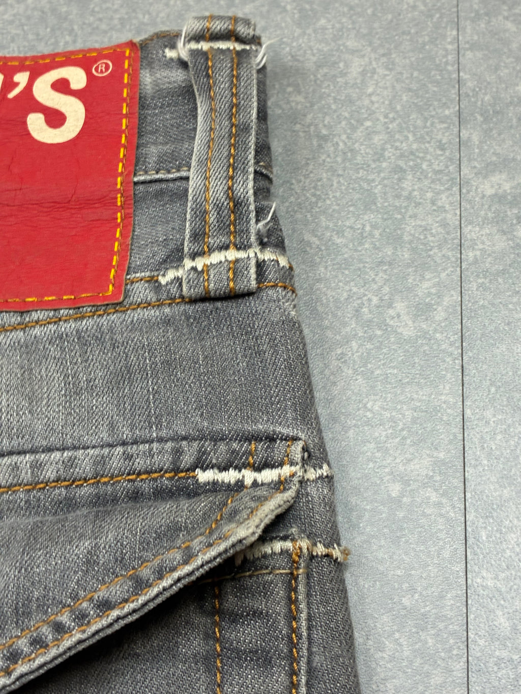 Levi’s R Edition — Jeans Vintage Grigio Sfumato (Raro)