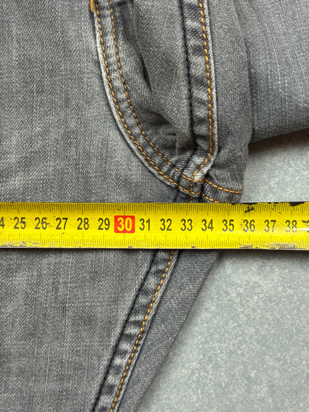 Levi’s R Edition — Jeans Vintage Grigio Sfumato (Raro)