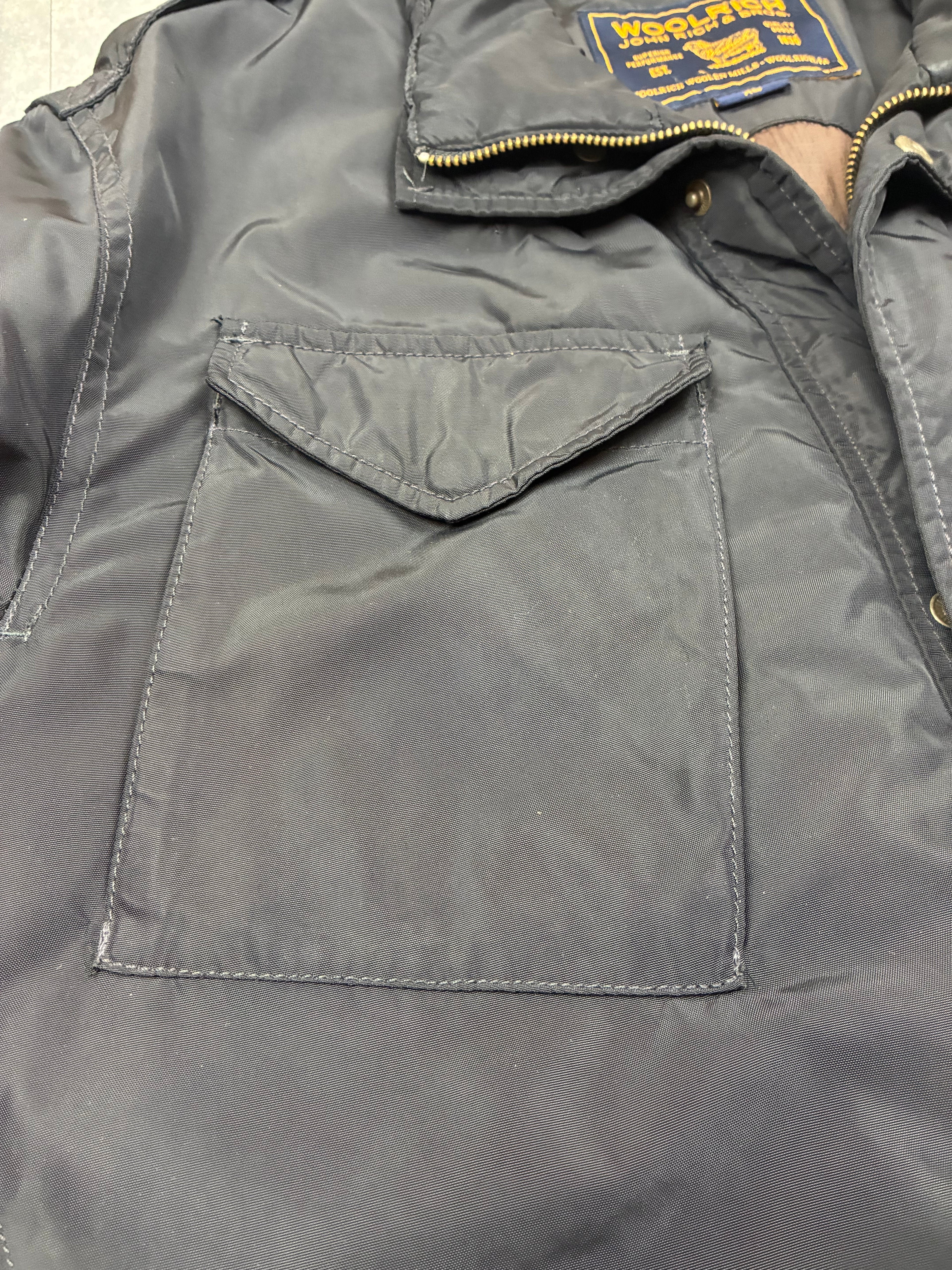 Woolrich John Rich & Bros — Giaccone tecnico Thermolite regolabile, colore nero.